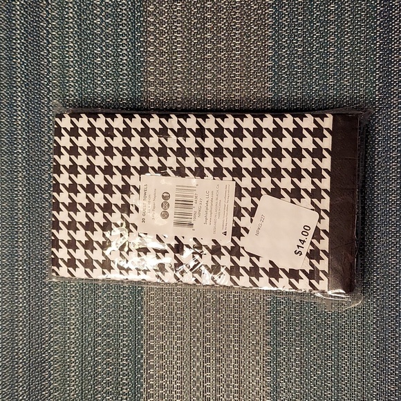 Sophistiplate Blanc & Noir Houndstooth Dinner Guest Napkins 20 Pk BNWT $SPECIAL - Picture 8 of 11